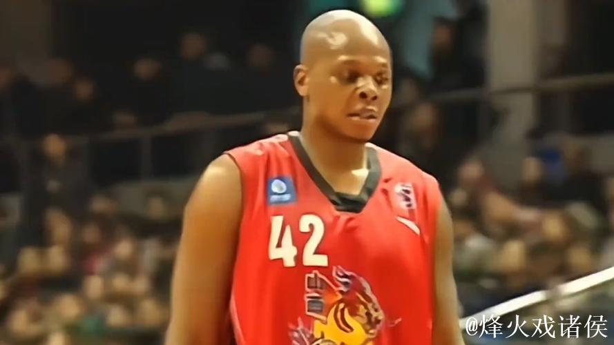 邦奇威尔斯生涯纪录片回顾，看CBA第一位大外的传奇人生